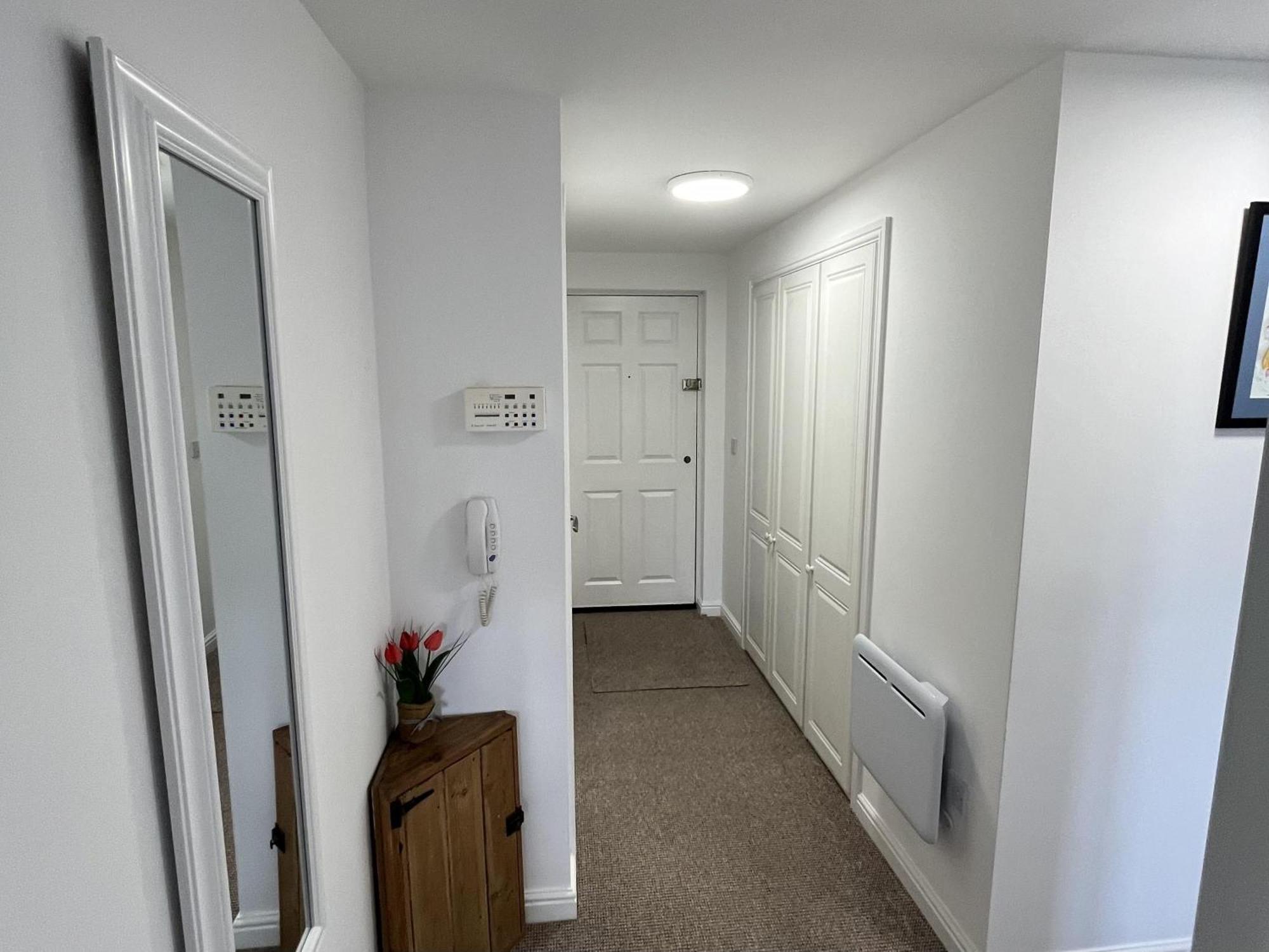 Beautiful 2-bed Near Centre Apartment