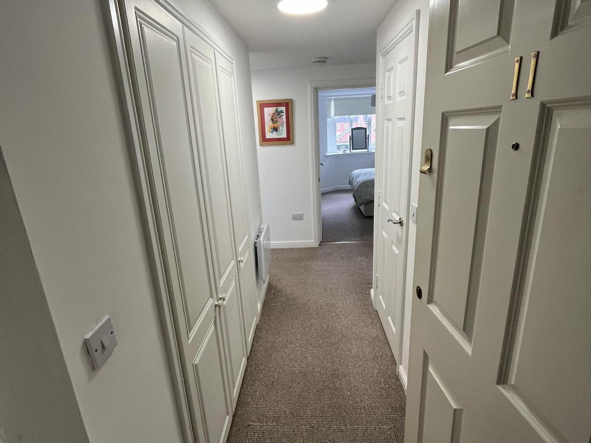 Beautiful 2-bed Near Centre