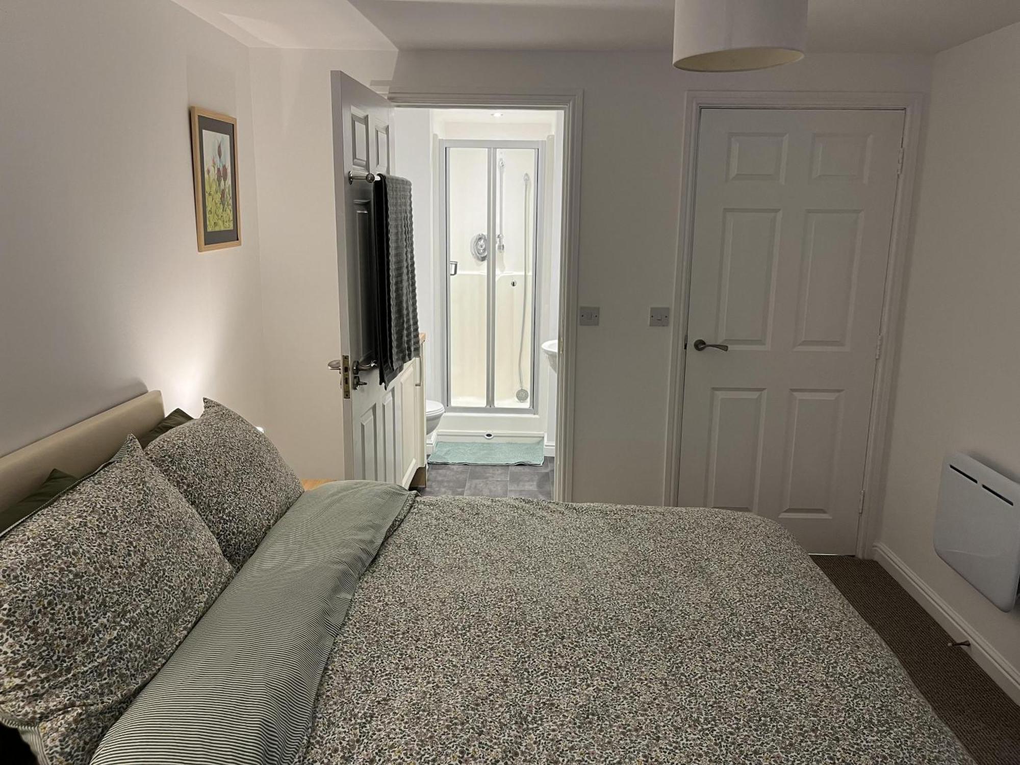 Beautiful 2-bed Near Centre *